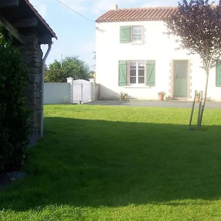Landhuis Maison Renovee Avec Piscine Chauffee, Jardin Clos Et Wi-fi A *